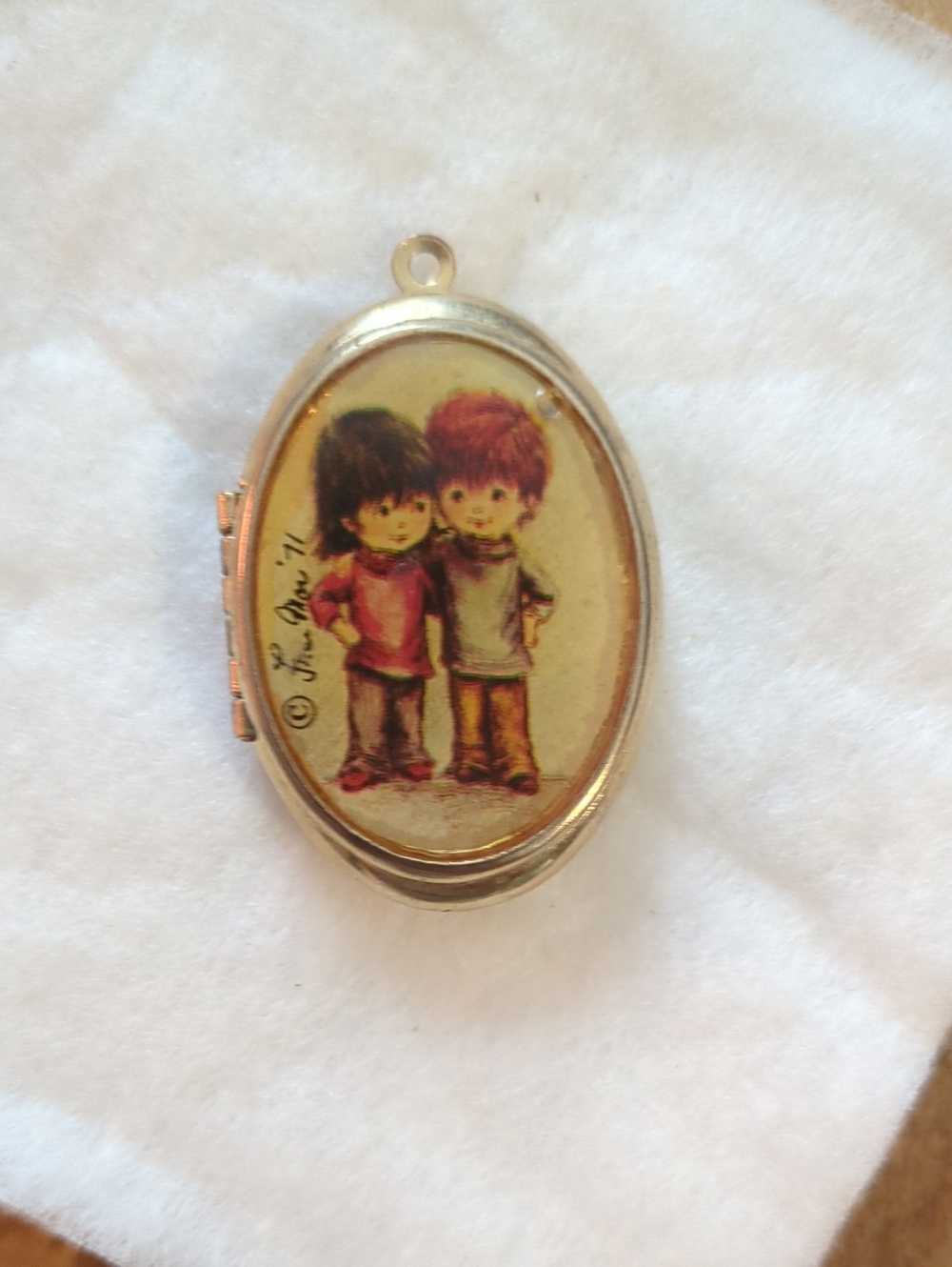 Vintage 1971 Fran Moore Moppets Gold-Tone Oval Locket